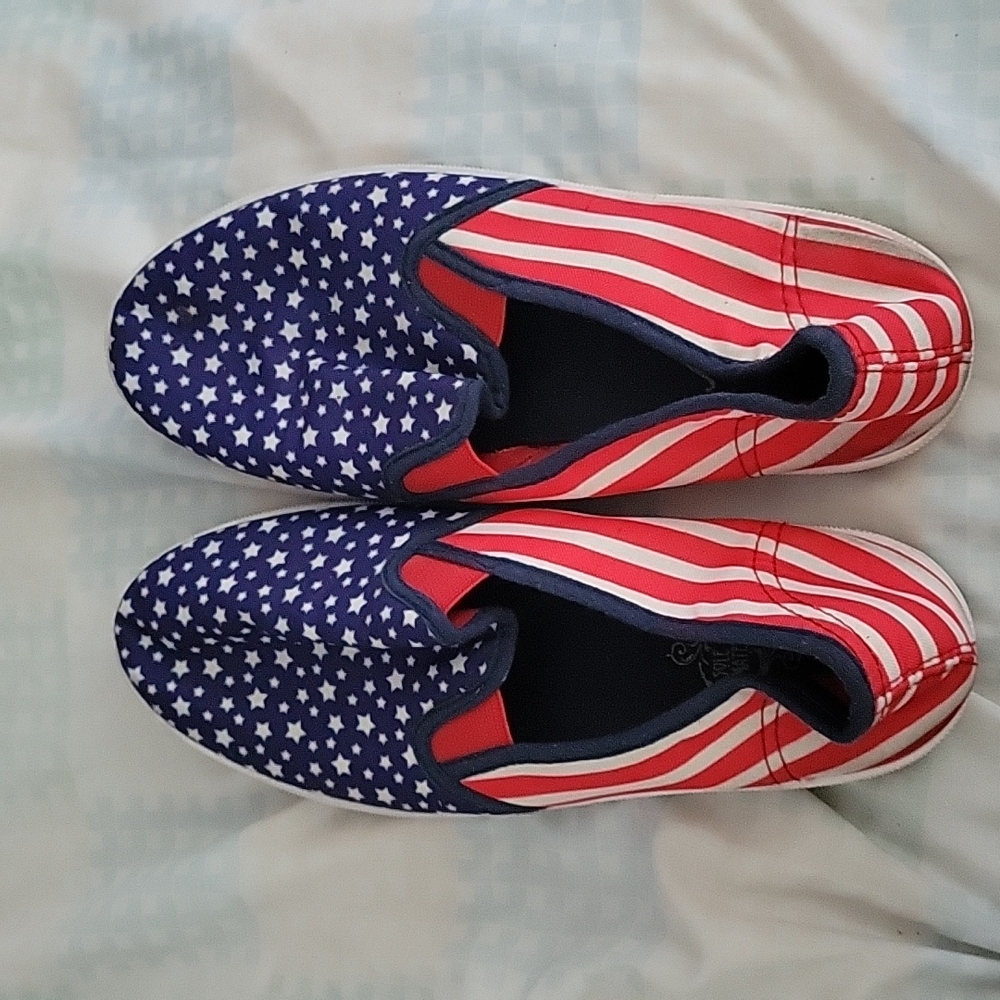 LIKE NEW American flag slip ons